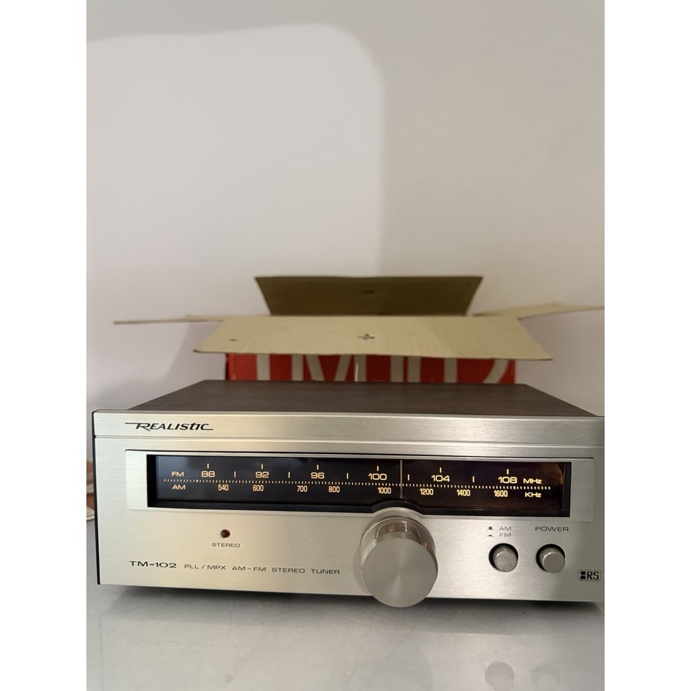 Vintage Realistic TM-102 AM/FM tuner   Tested Works